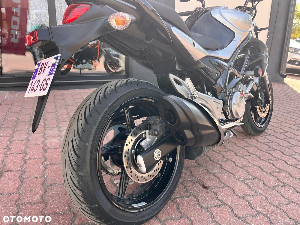 Suzuki Gladius - 3