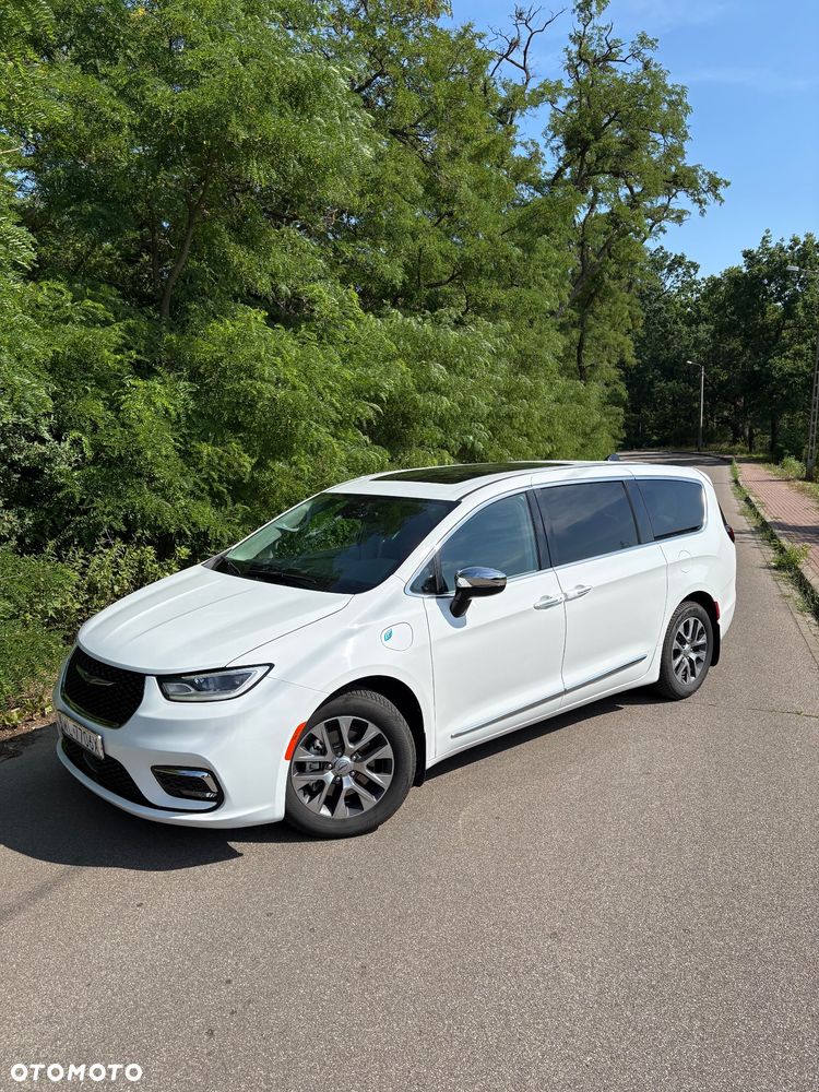Chrysler Pacifica - 2