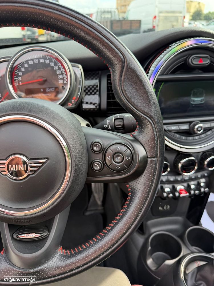 MINI Cabrio John Cooper Works - 39