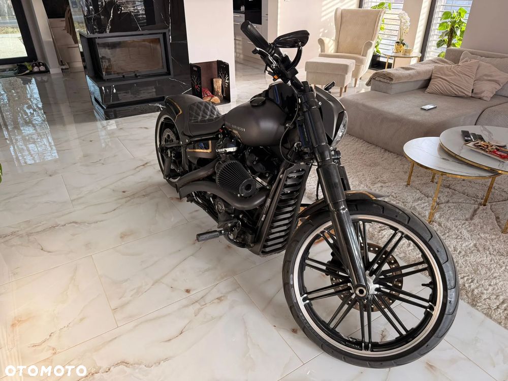 Harley-Davidson Softail Breakout - 7
