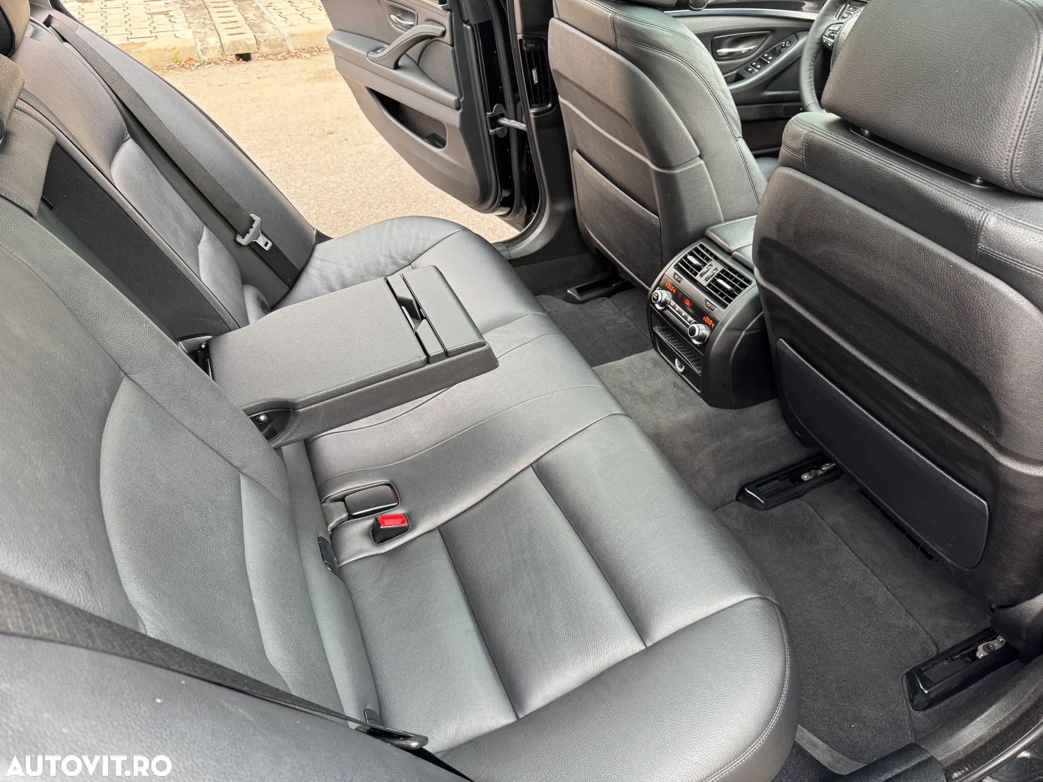 BMW Seria 5 525d Touring Aut. Luxury Line - 29