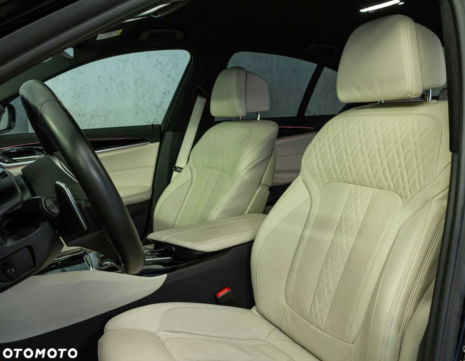 BMW Seria 5 M550i xDrive sport - 13