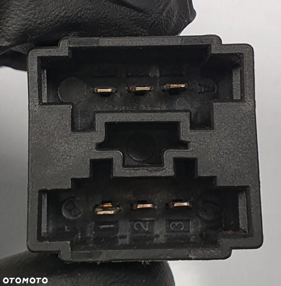 CZUJNIK ŚWIATEŁ STOP MERCEDES W220 V30-73-0130 - 2