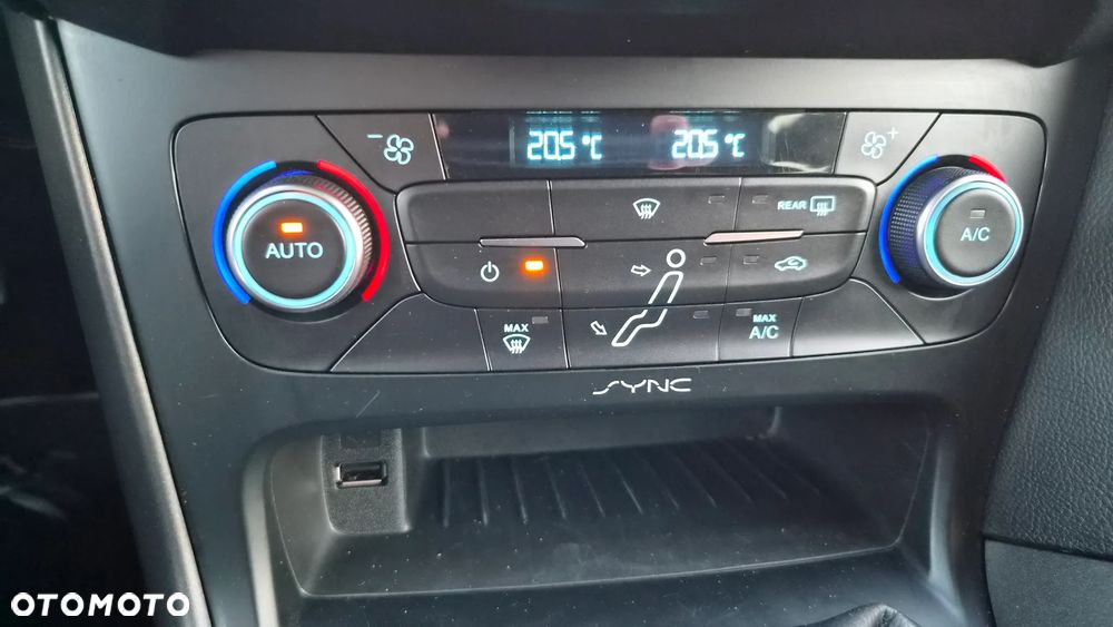 Ford Focus 1.0 EcoBoost Titanium - 10