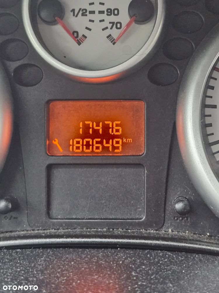 Peugeot 207 1.6 HDi - 6