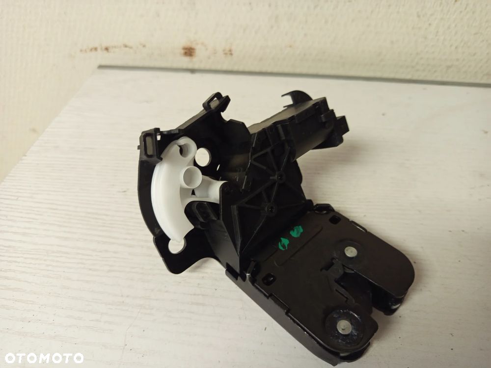 ZAMEK WEWNĘTRZNY KLAPY A3 8P / A6 C6 / Q7 / TT / A4 B7 NOWY - 2