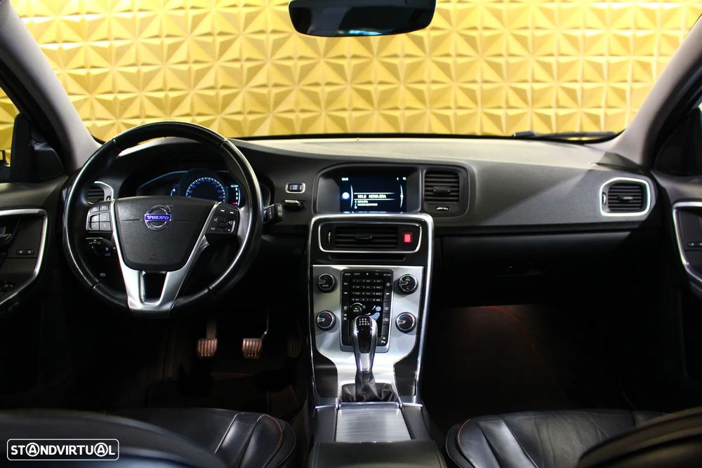 Volvo V60 2.0 D2 Momentum Drive - 13