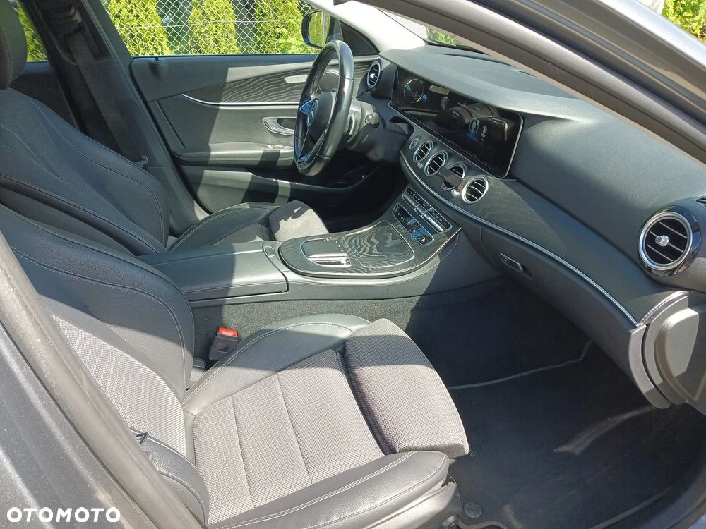 Mercedes-Benz Klasa E 220 d - 32