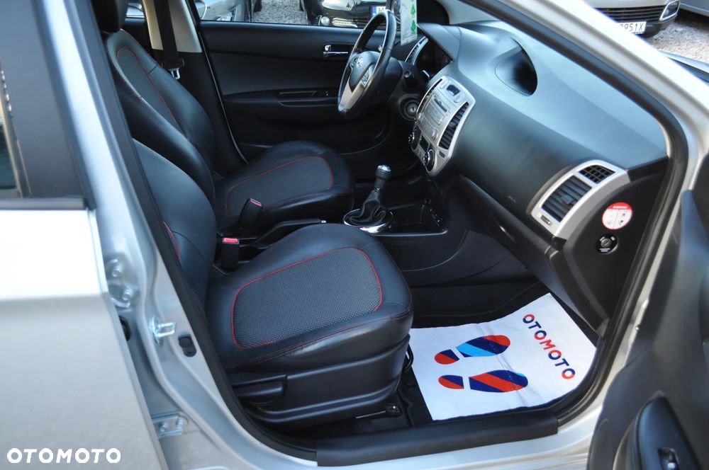 Hyundai i20 1.2 UEFA EURO 2012 Edition - 16