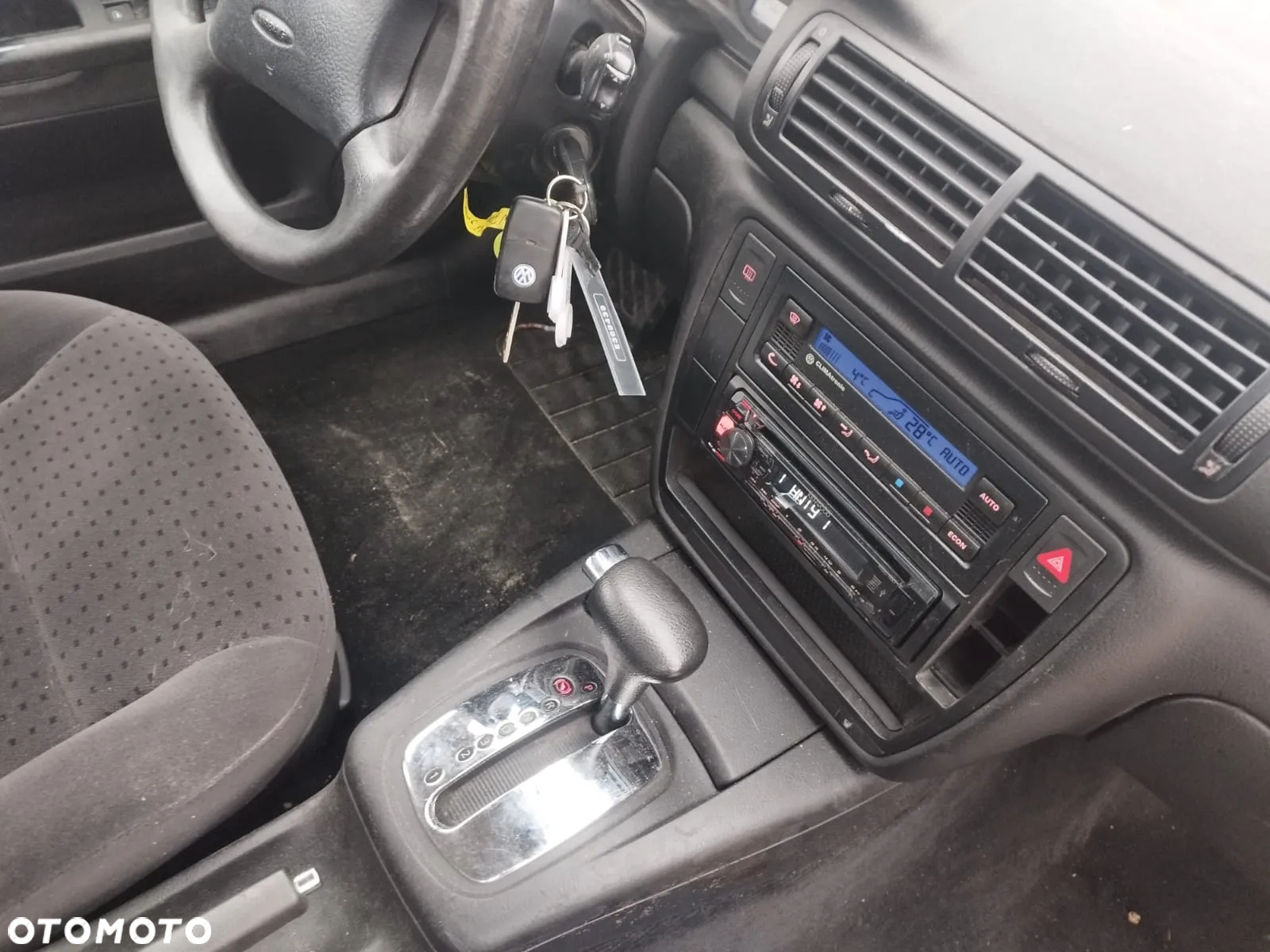 Volkswagen Passat - 16