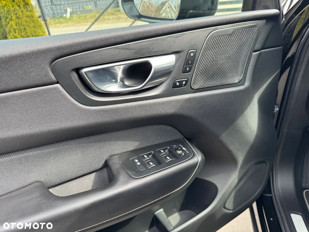 Volvo XC 60 B5 D AWD R-Design - 26