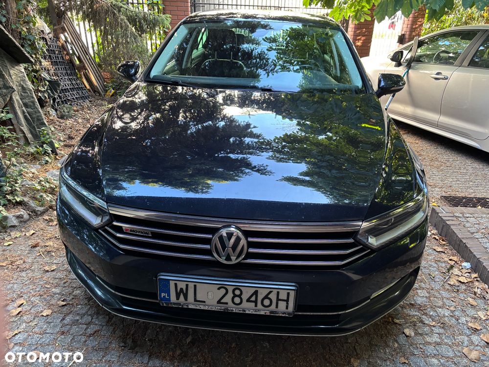 Volkswagen Passat - 1