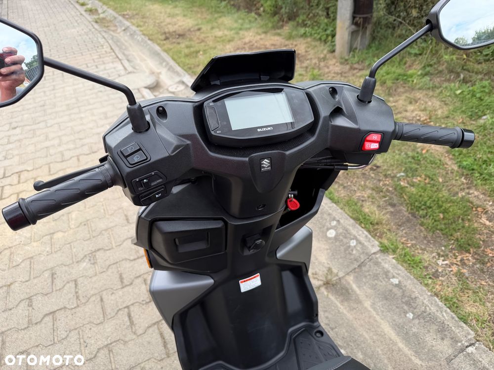 Suzuki Avenis - 9