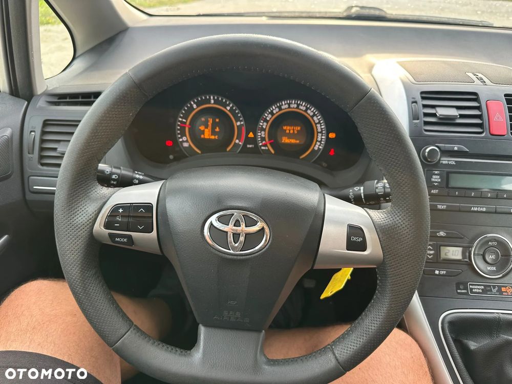 Toyota Auris 1.4 D-4D - 16