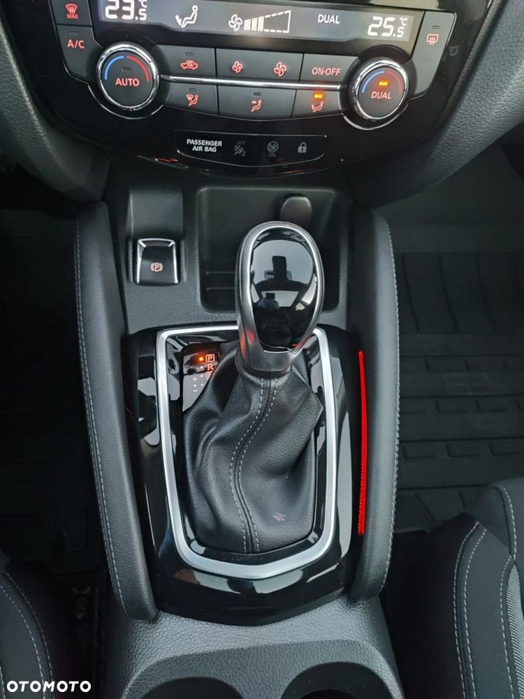 Nissan Qashqai 1.3 DIG-T DCT N-CONNECTA - 25