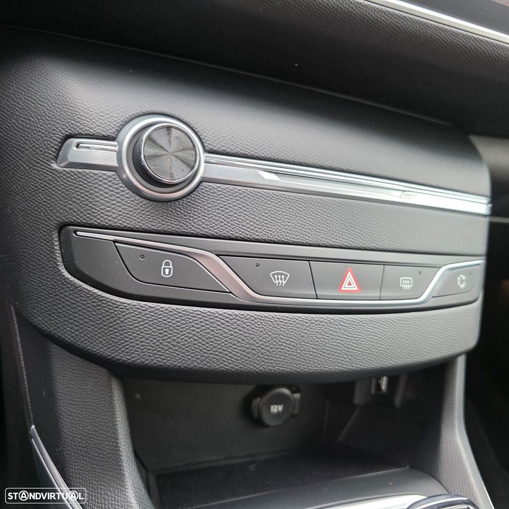 Peugeot 308 SW 1.2 PureTech Allure Pack EAT8 - 29