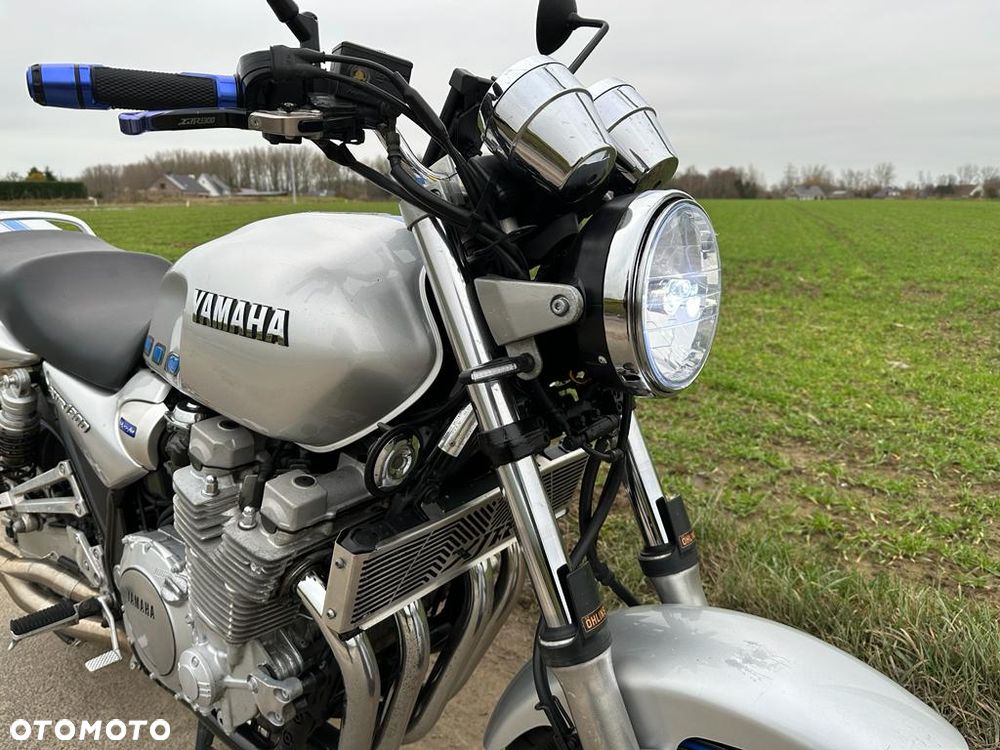Yamaha XJR - 1