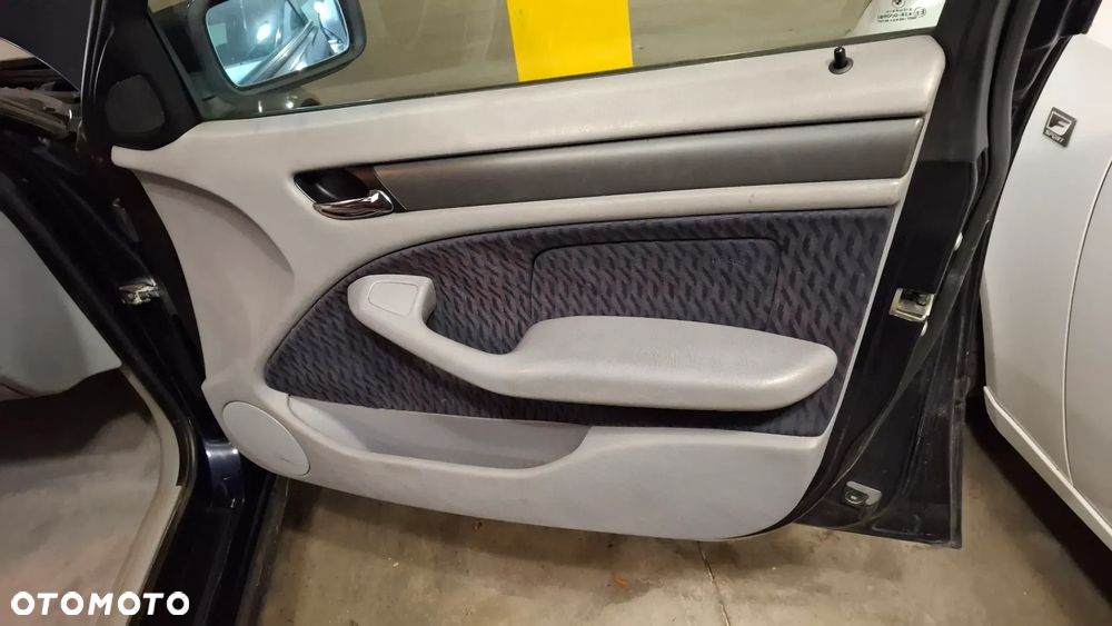 BMW Seria 3 - 25