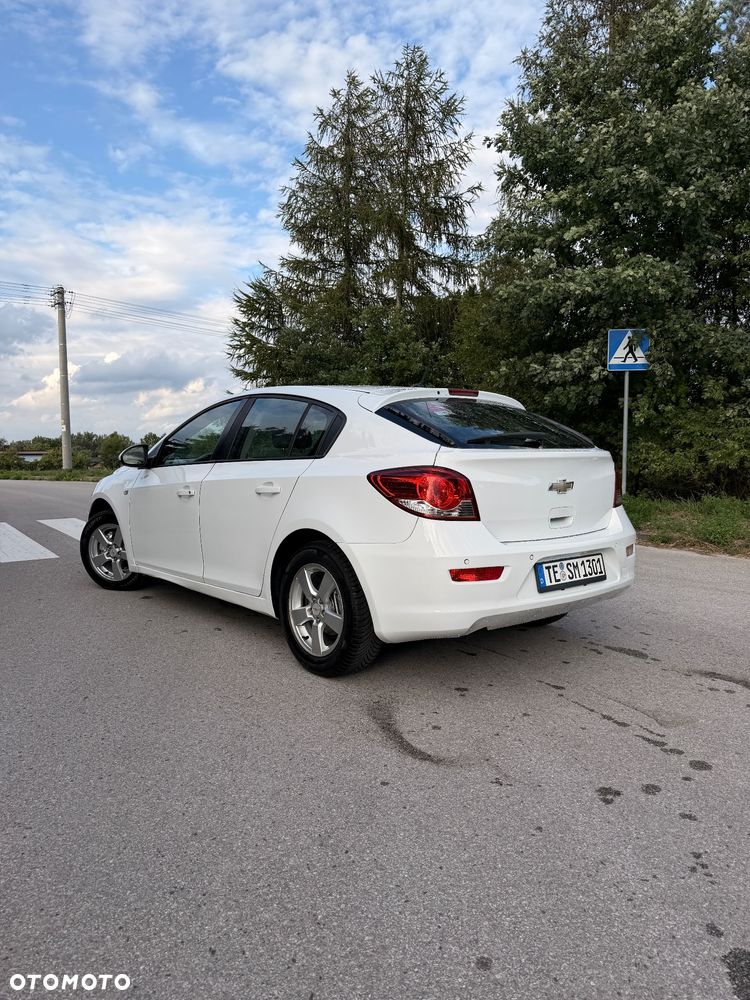Chevrolet Cruze 1.6 LS - 26