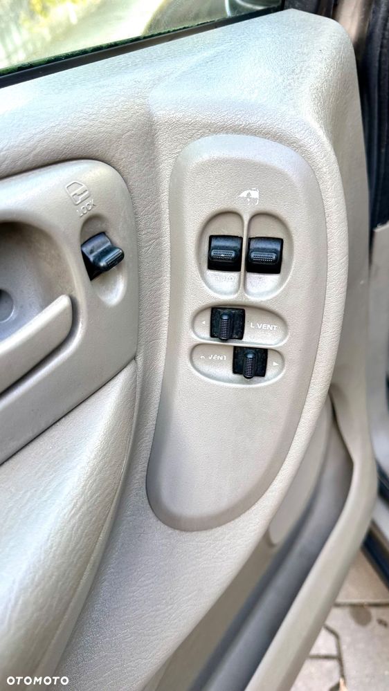 Chrysler Grand Voyager 3.3 LX S&G - 10