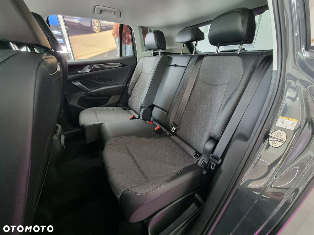 Volkswagen Tiguan - 11