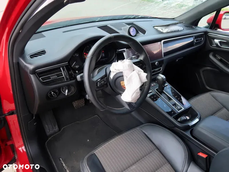 Porsche Macan T - 13
