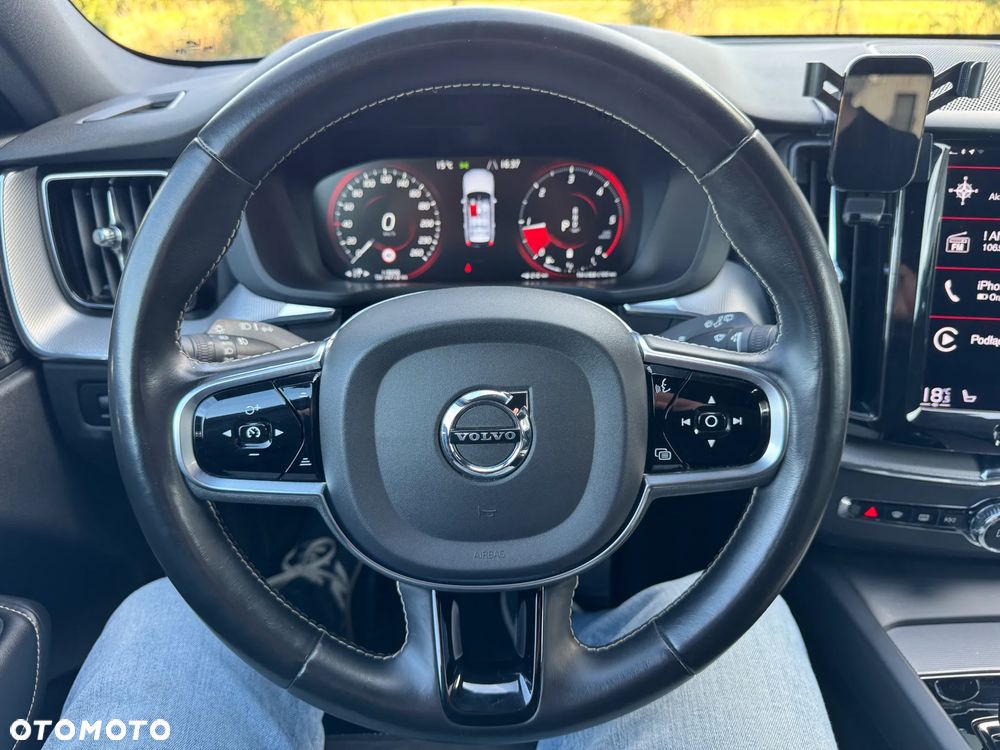 Volvo XC 60 B5 D AWD R-Design - 20