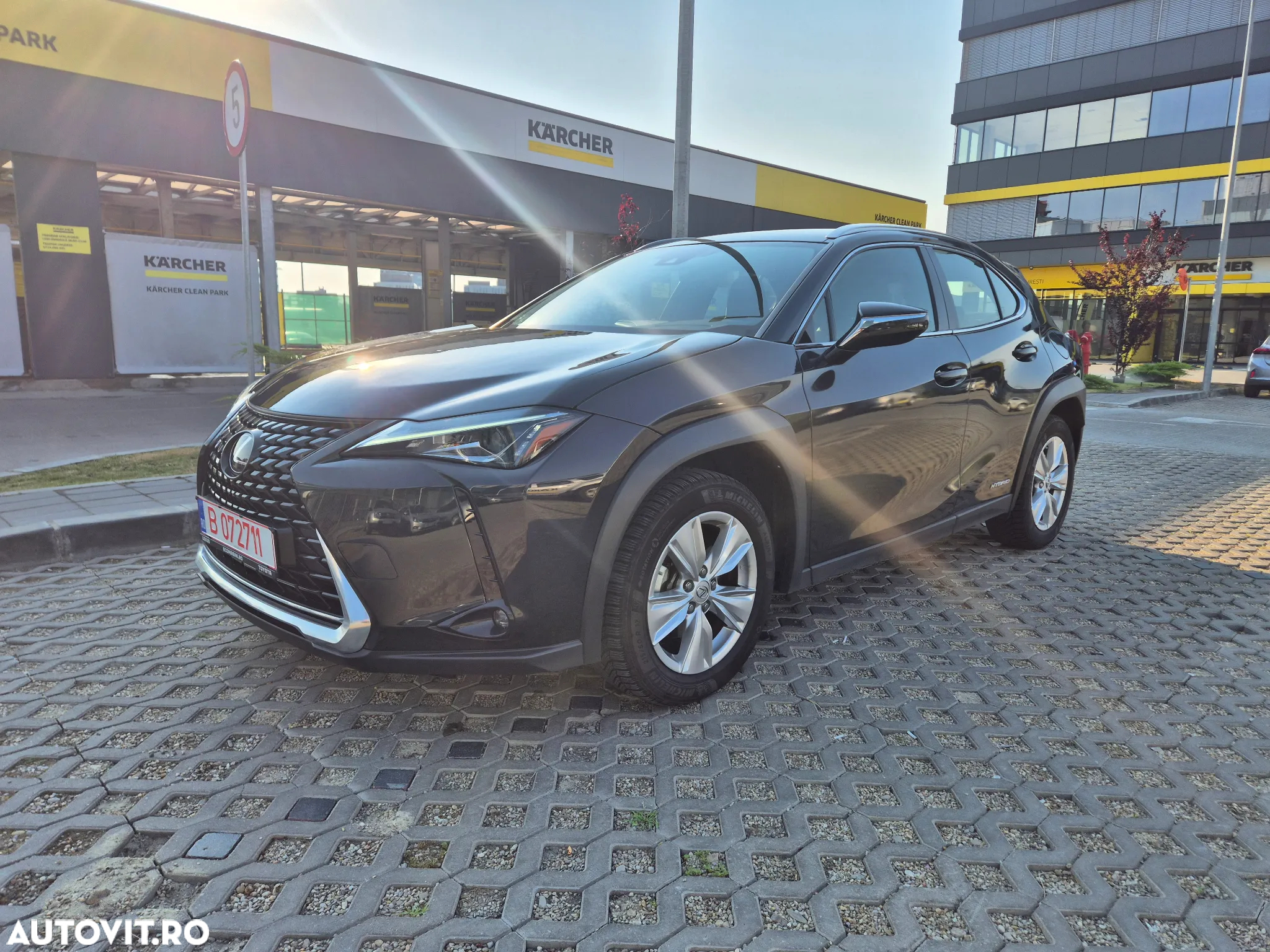Lexus UX 250h Business Edition - 5