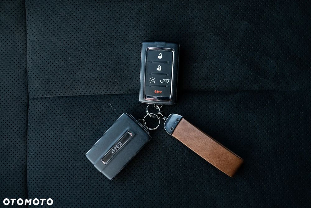 Jeep Grand Cherokee - 34