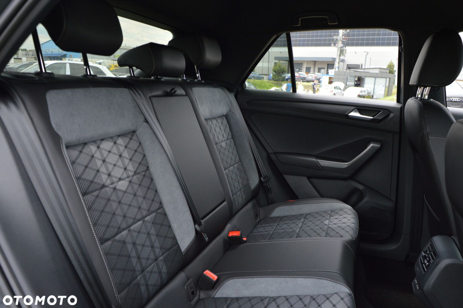 Volkswagen T-Roc - 16