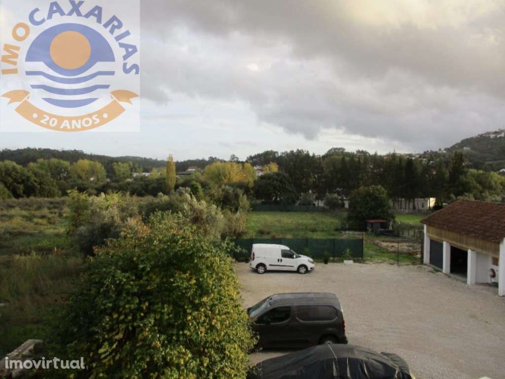 Moradia Bi-Familiar com Elevado Potencial de Construção - Grande imagem: 2/8