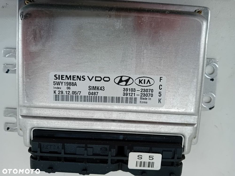 KOMPUTER, STEROWNIK KIA SPORTAGE II 39103-23070   39121-23070 5WY1988A 2.0 - 7