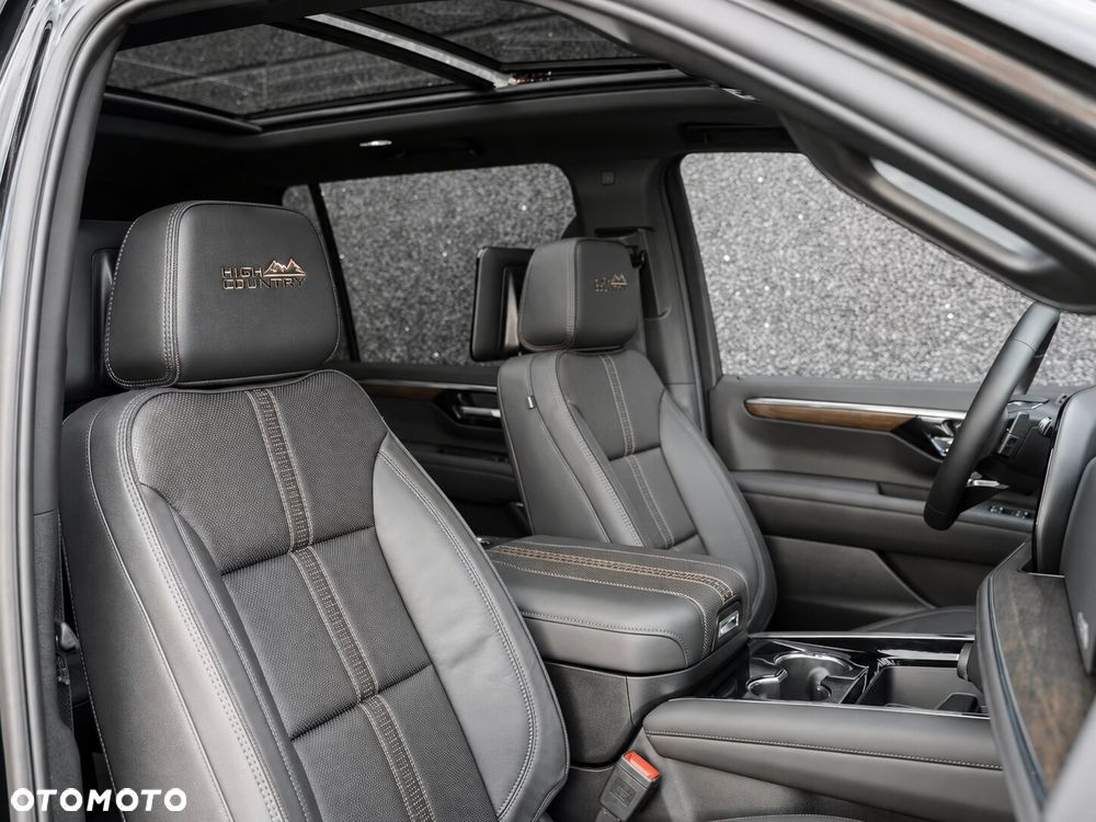 Chevrolet Suburban - 10