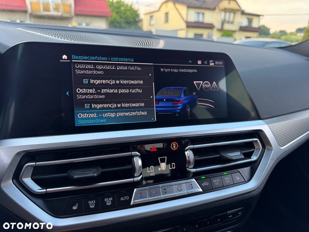 BMW Seria 3 330e M Sport - 36