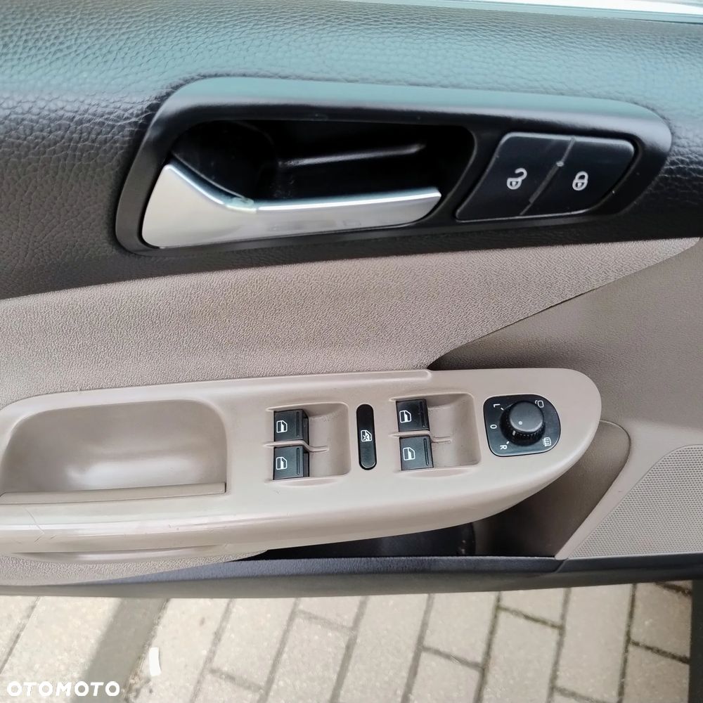 Volkswagen Passat - 38