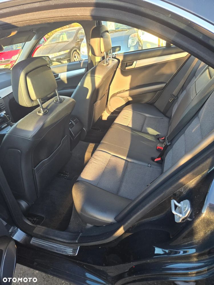 Mercedes-Benz Klasa C 200 CDI DPF (BlueEFFICIENCY) Elegance - 12