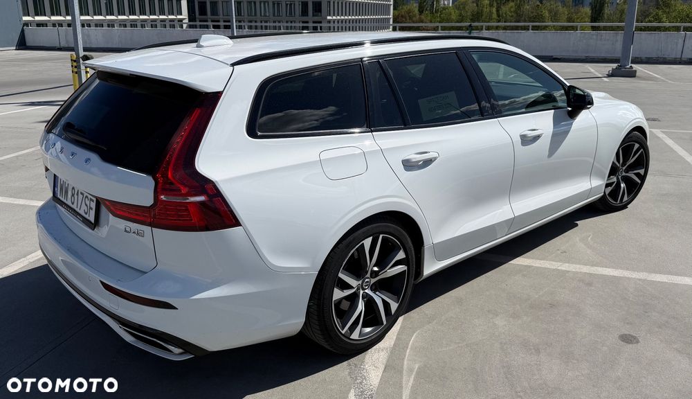 Volvo V60 D4 R-Design - 3