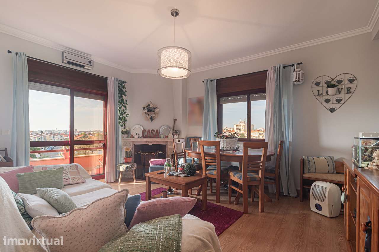 Apartamento T2 com elevador e varanda vista serra Sintra, em Rio Mouro - Grande imagem: 3/35
