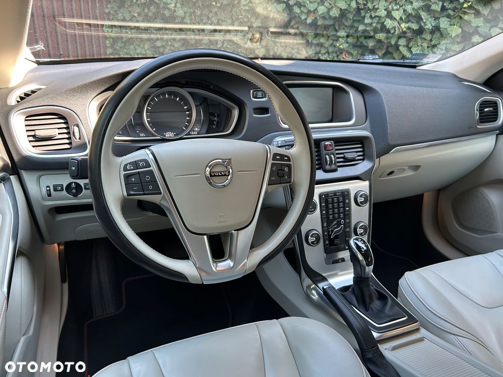 Volvo V40 T3 Drive-E R-Ocean Race - 10