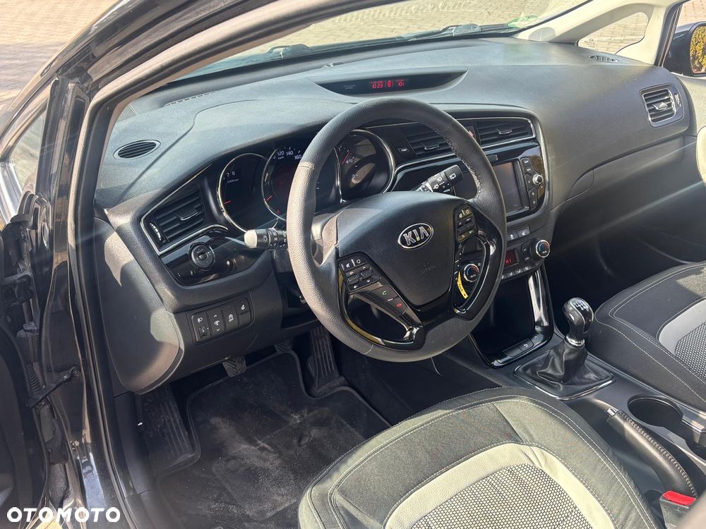 Kia Ceed 1.6 GDI Platinum Edition - 23