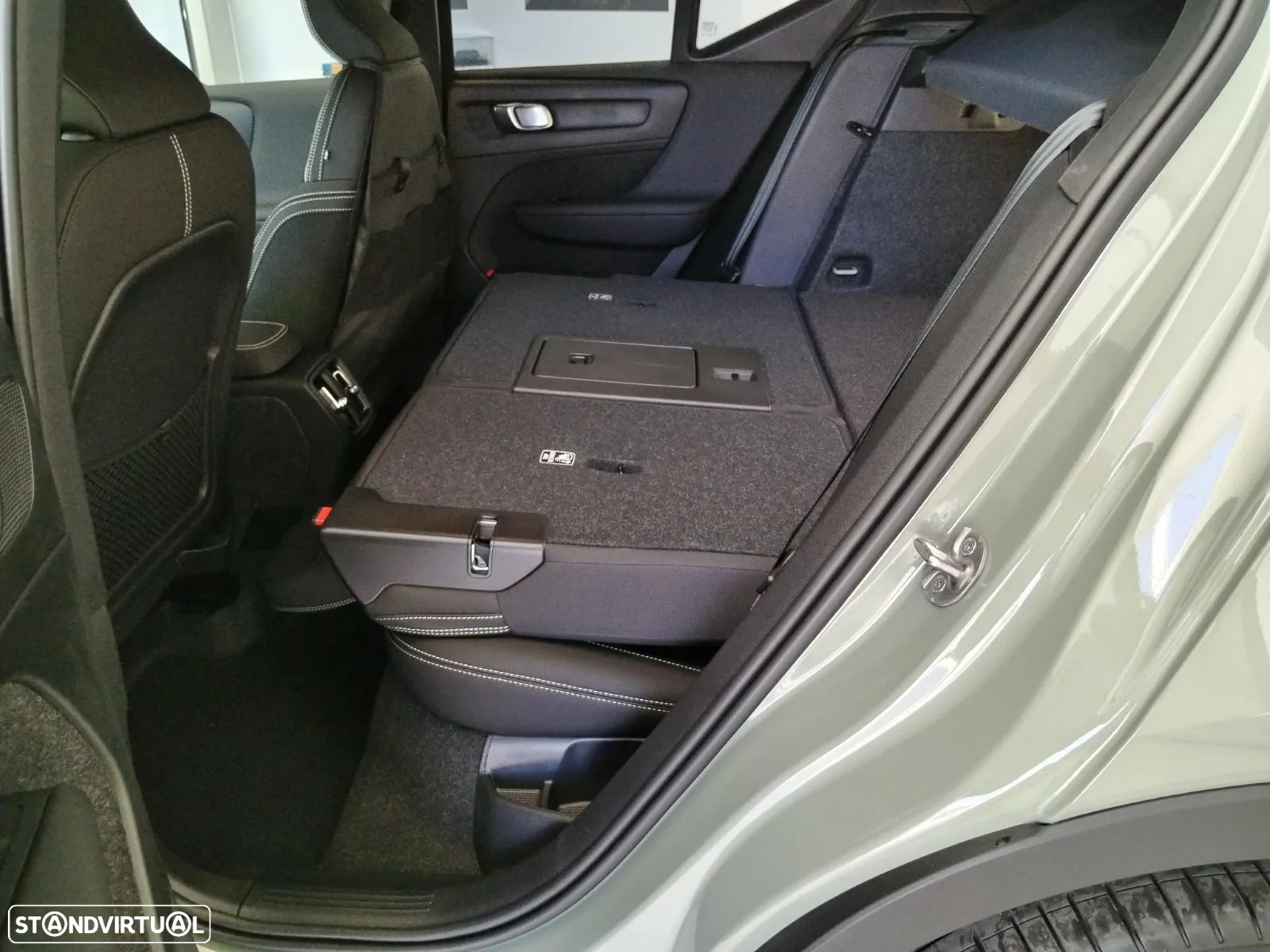 Volvo EX40 82 kWh Single Motor Extended Range Plus - 5