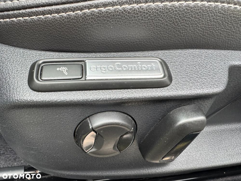 Volkswagen Passat Alltrack 2.0 TDI SCR 4Motion DSG - 26