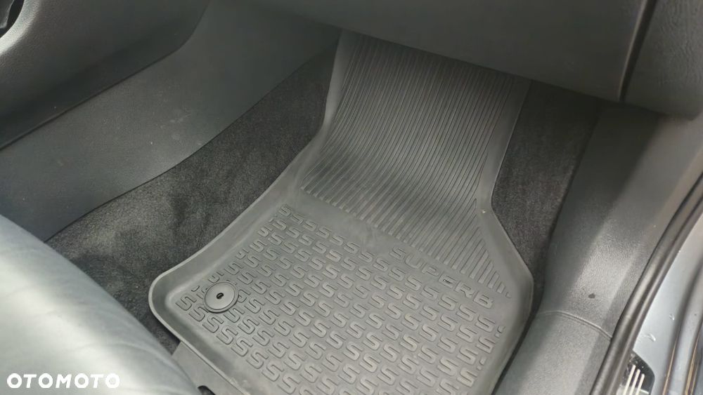 Skoda Superb 2.0 TDI L&K DSG - 12
