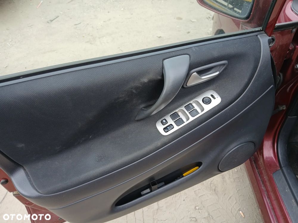 SUZUKI LIANA D31 fotel fotele kanapa deska kokpit podsufitka boczek boczki klamka podłokietnik - 3