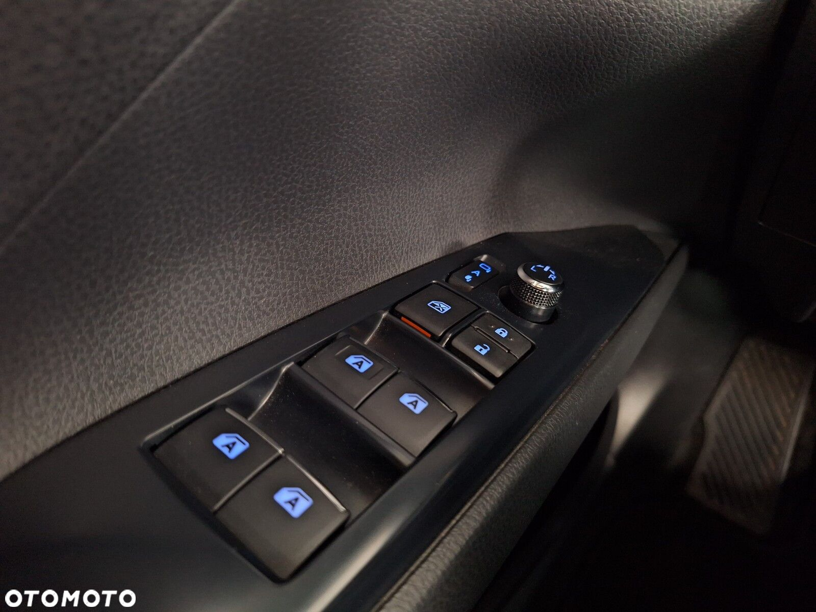 Toyota Camry 2.5 Hybrid Executive CVT - 36
