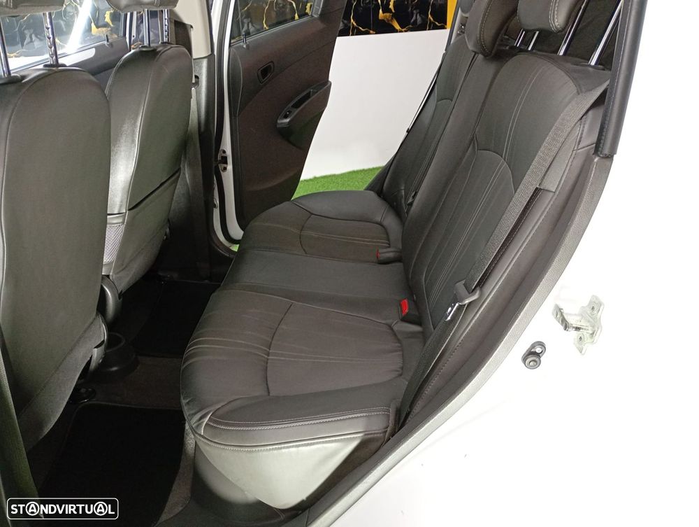 Chevrolet Spark 1.0 L Bi-Fuel - 28