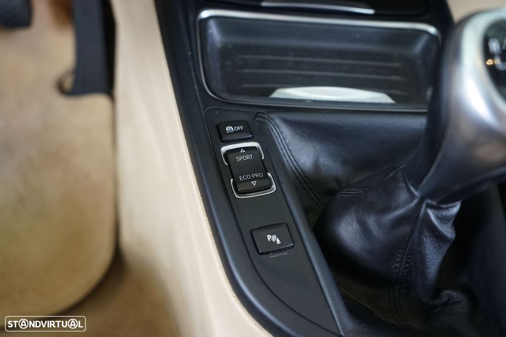 BMW 320 d Line Luxury - 32