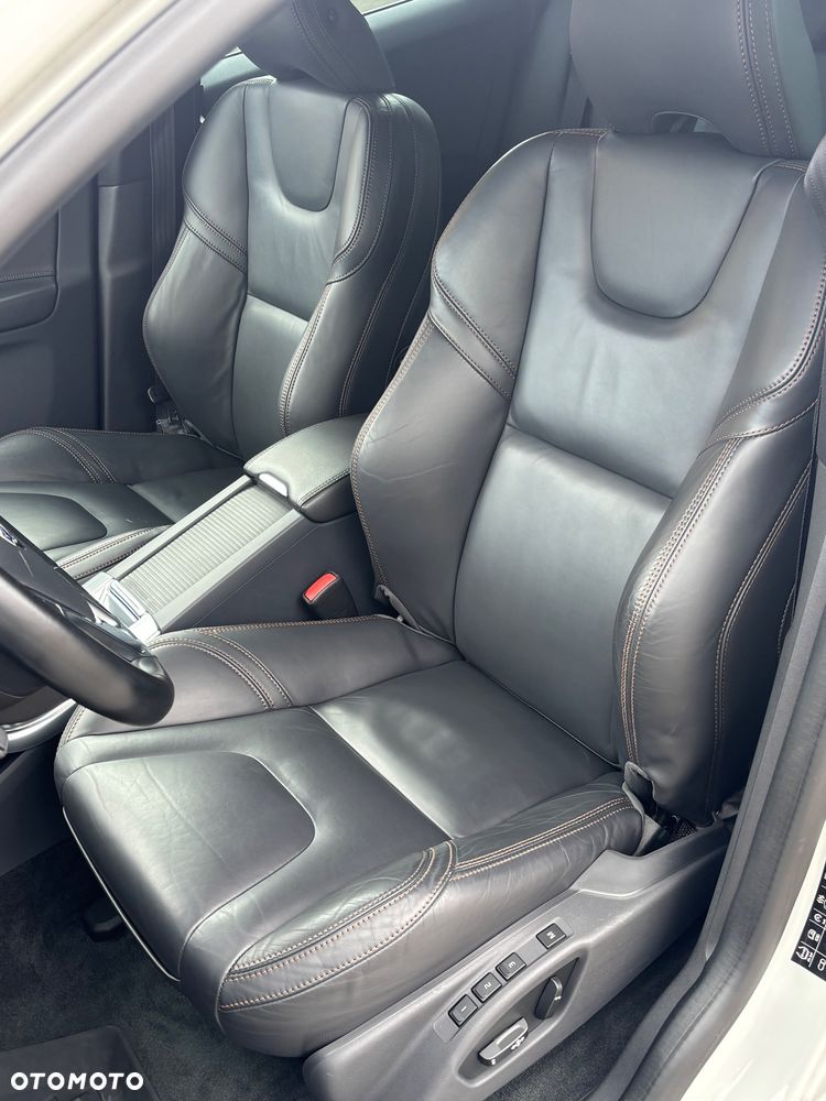 Volvo XC 60 D4 AWD Momentum - 12
