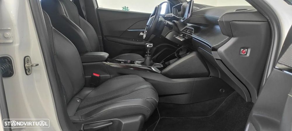 Peugeot 2008 1.2 PureTech GT - 23
