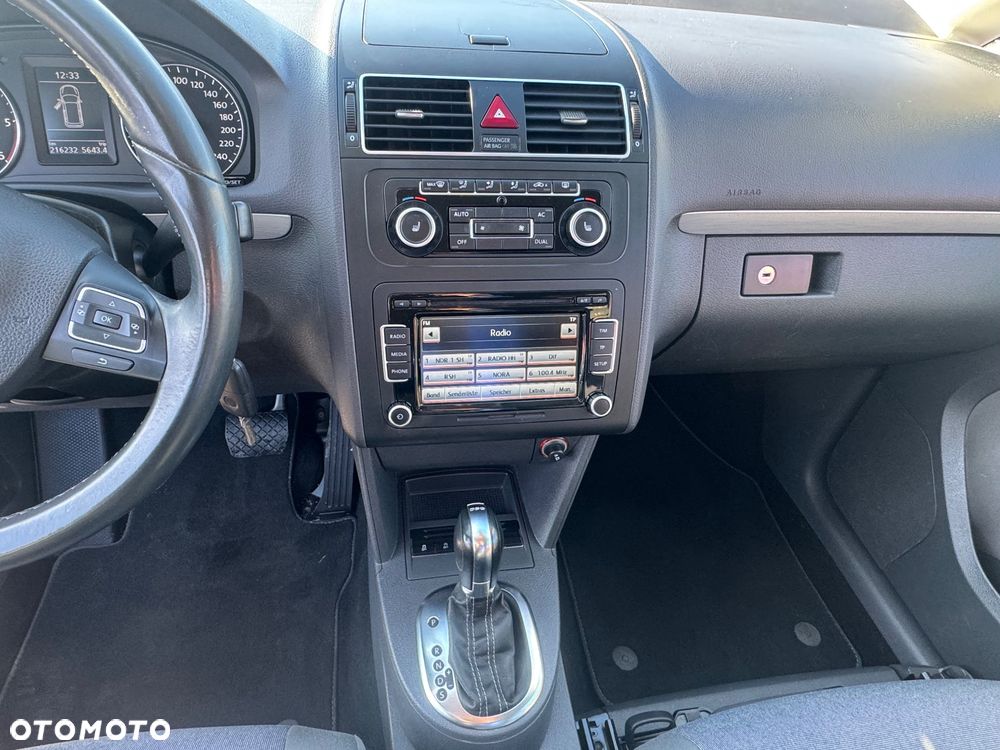 Volkswagen Touran - 16